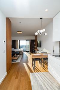 Φωτογραφία από το άλμπουμ του West 21 Tower σε Fontana +18 φωτογραφίες