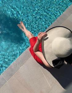 Piscine de l'établissement Hôtel Le Canberra ou située à proximité