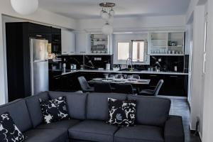 Χώρος καθιστικού στο white Paradise - luxury Villa