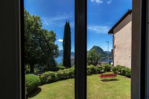 Zahrada ubytování Dream Lake Apartments by Quokka 360 - Lake View + 37 fotografií
