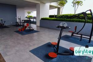 Spordikeskus ja/või sportimisvõimalused majutusasutuses Puchong Skylake Lake-view Condo 3-6pax