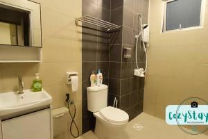 Vannituba majutusasutuses Puchong Skylake Lake-view Condo 3-6pax