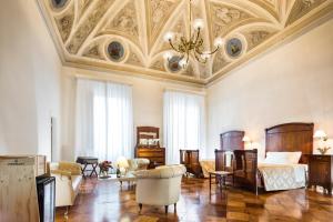 A seating area at Hotel Vittoria