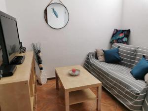 Un televizor și/sau centru de divertisment la WELCS CASA 159 EMP con piscina privada