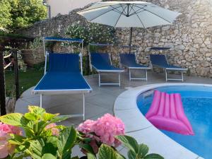 Bazén v ubytování Amazing,full privacy holiday home with swimming pool l & hot tub nebo v jeho okolí + 38 fotografií