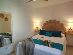 a bedroom with a bed with a bowl of fruit on it at Milion Destiny Entre Playas in Oropesa del Mar
