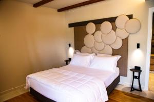 Postel nebo postele na pokoji v ubytování WINE RESORT LE VIGNE AL CASTELLO + 34 fotografií
