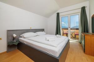 Posteľ alebo postele v izbe v ubytovaní Apartments Ruzica F