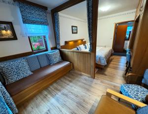 Зона вітальні в Hotel Na Dolině