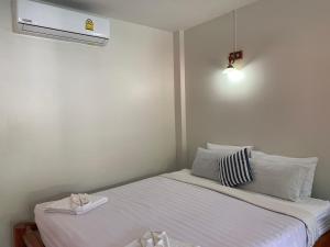 Gallery image of Paradise Bungalows in Haad Rin