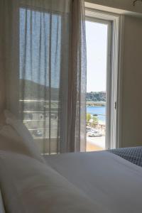 Postel nebo postele na pokoji v ubytování Rondo's Hotel