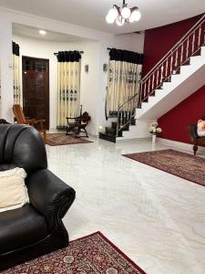 Gallery image of Luxury Ground floor house to rent - TOURIST ONLY in Maha Wewa