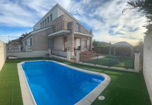 Bazén v ubytovaní Casa nardo alojamiento rural alebo v jeho blízkosti