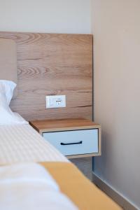 Illyria Hotel客房内的一张或多张床位