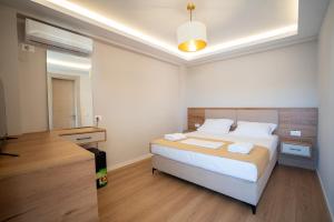 Illyria Hotel客房内的一张或多张床位