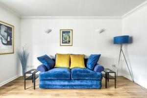 Posezení v ubytování GuestReady - Stylish Apt w/ Parking near Edinburgh
