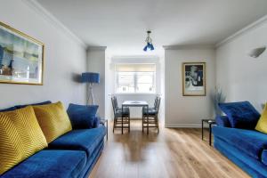 Posezení v ubytování GuestReady - Stylish Apt w/ Parking near Edinburgh