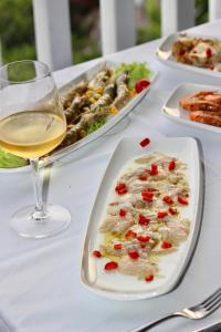 Makanan di atau berdekatan hotel
