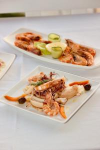 Makanan di atau berdekatan hotel