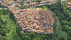 Letecký snímek ubytování LA CHASCONA DI FARNESE casa di tufo nel borgo