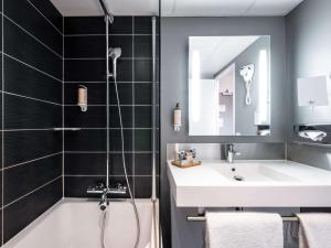 Baðherbergi á Mercure Compiègne Sud