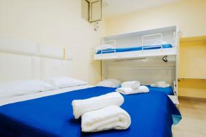 Letto o letti in una camera di Basso ai Quartieri experience