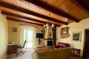 A television and/or entertainment centre at Agriturismo I GRANAI