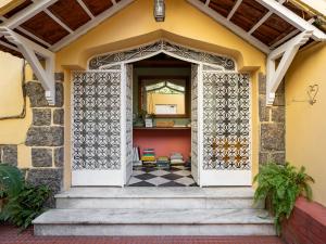 an entry to a house with an ornate doorway at Chez Zany Boutique Hostel - Copacabana in Rio de Janeiro