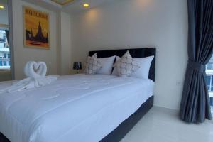 En eller flere senge i et værelse på Grand Avenue Pattaya - 2 b - 2 baths, Pool View, 60sqm + 33 billeder