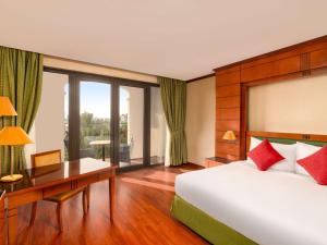 Postel nebo postele na pokoji v ubytování MOVE INN Jeddah Hotel