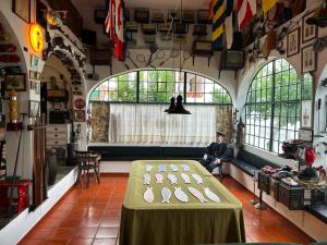 a room with a table with shoes on it at Casa do Castelo in Fronteira