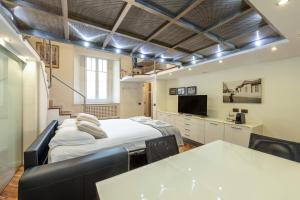 A kitchen or kitchenette at Milan Royal Suites - Centro Cadorna