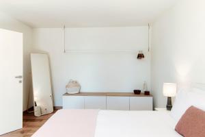 Ein Bett oder Betten in einem Zimmer der Unterkunft Dream Lake Apartments by Quokka 360 - Lake View