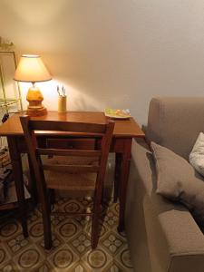 a table with a lamp on it next to a couch at Casetta Santa Venera in Modica