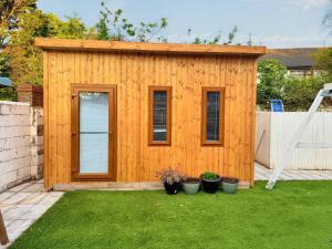 Zahrada ubytování Spacious Family Friendly 4BR Home Near Wexford Town