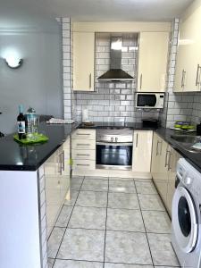 Kuchnia lub aneks kuchenny w obiekcie estudio Los Cristianos-Tenerife-