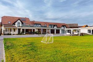 Fotografie z fotogalerie ubytování 10 Bed Villa Sleeps 27 -Pool & Hot tub -Wood fire v destinaci Căpîlniţa + 16 fotografií