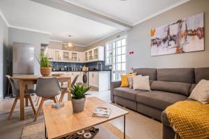 a living room with a couch and a table at Villa Pedreiro in Funchal