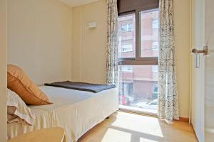 a bedroom with a bed and a window at Winahost La Terraza de Sant Cugat in Sant Cugat del Vallès
