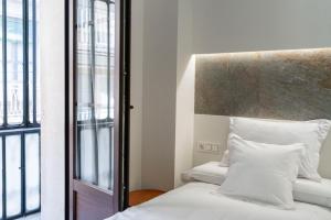 Postel nebo postele na pokoji v ubytování Torreluz SUITES + 28 fotografií