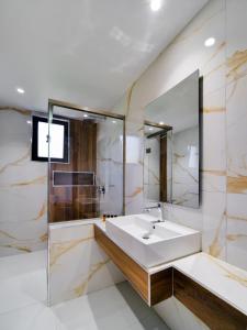 Ванная комната в Villa Tonia Livadh Himare