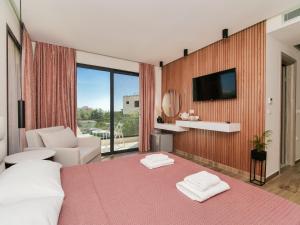 Кровать или кровати в номере Villa Tonia Livadh Himare