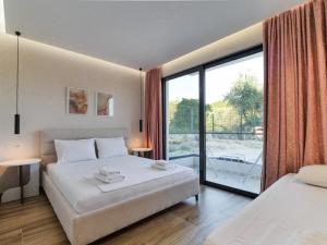 Кровать или кровати в номере Villa Tonia Livadh Himare