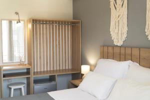 Postel nebo postele na pokoji v ubytování Rondo's Hotel