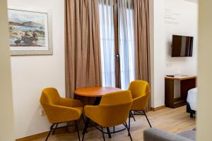 TV a/nebo společenská místnost v ubytování Torreluz SUITES