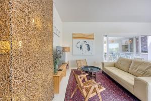 a living room with a couch and a table at Villa Menta 4 in Malinska