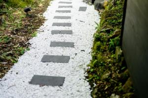 Ein Garten an der Unterkunft YuYu Hakone - Private Open Air Onsen Usage Guaranteed