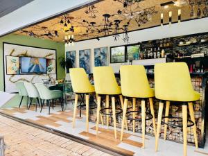 TV o dispositivi per l'intrattenimento presso 24 On Basil Boutique Luxury Hotel