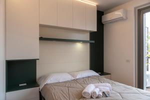 Łóżko lub łóżka w pokoju w obiekcie VILLA FENIX MILANO