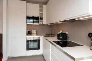 Kuchnia lub aneks kuchenny w obiekcie VILLA FENIX MILANO